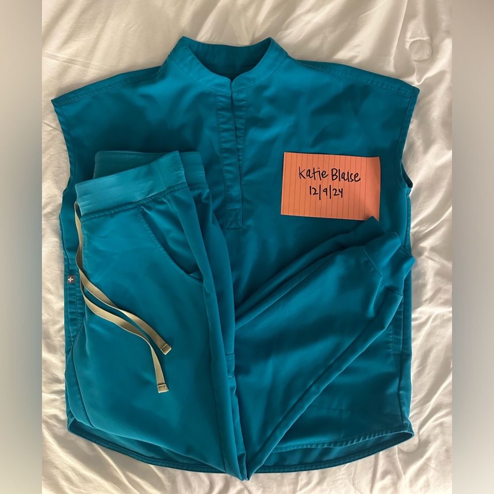 FIGS Teal Scrub Set